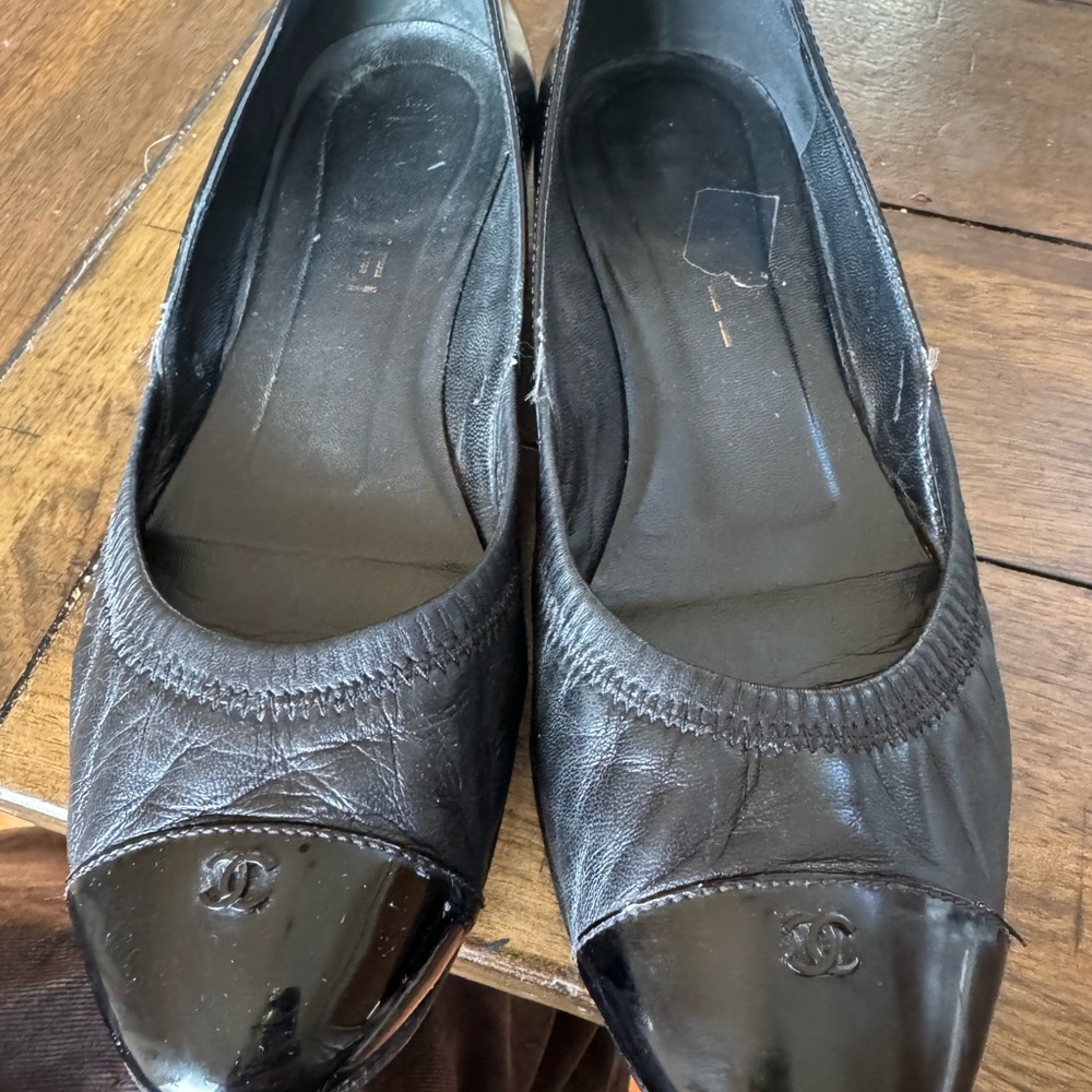 CHANEL Black Patent Cap Toe Flats - Picture 5 of 5